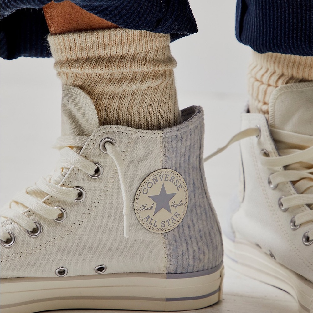Converse Chuck Taylor All Star
Cozy Utility sneakers in egret gravel Size 6/8